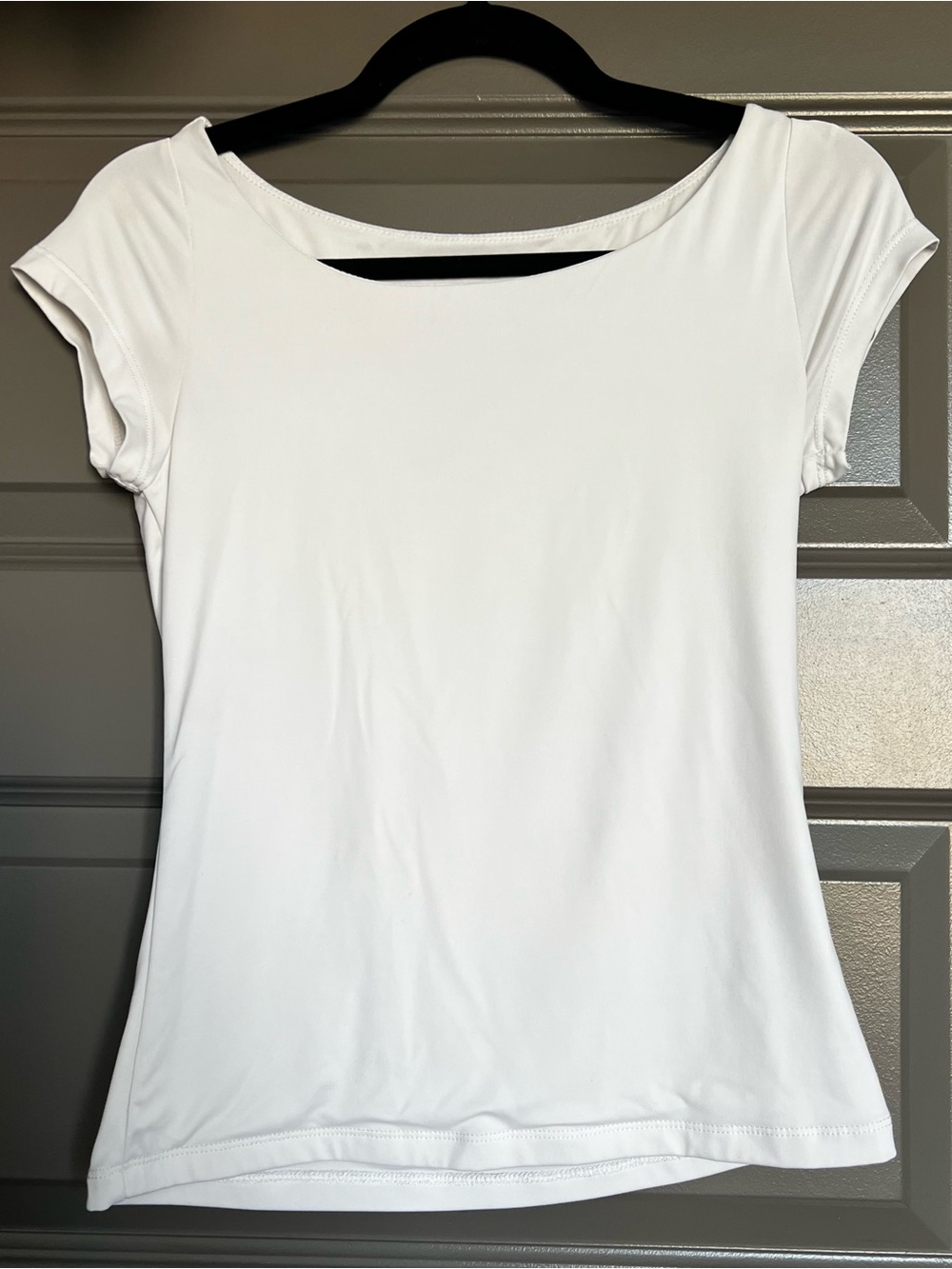 Tahari White Short Sleeve Scoop Neck Tee